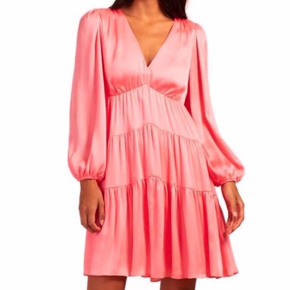 Trina Turk Dresses & Skirts - EUC Trina Turk Make Merry Tiered Puff Sleeve V Neck Dress Pink Size Medium